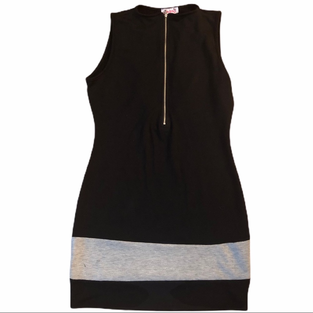 MADRAG 1990’s Sleevelsss Zip Front Bodycon Dress in Black and Gray, Medium, 4-6